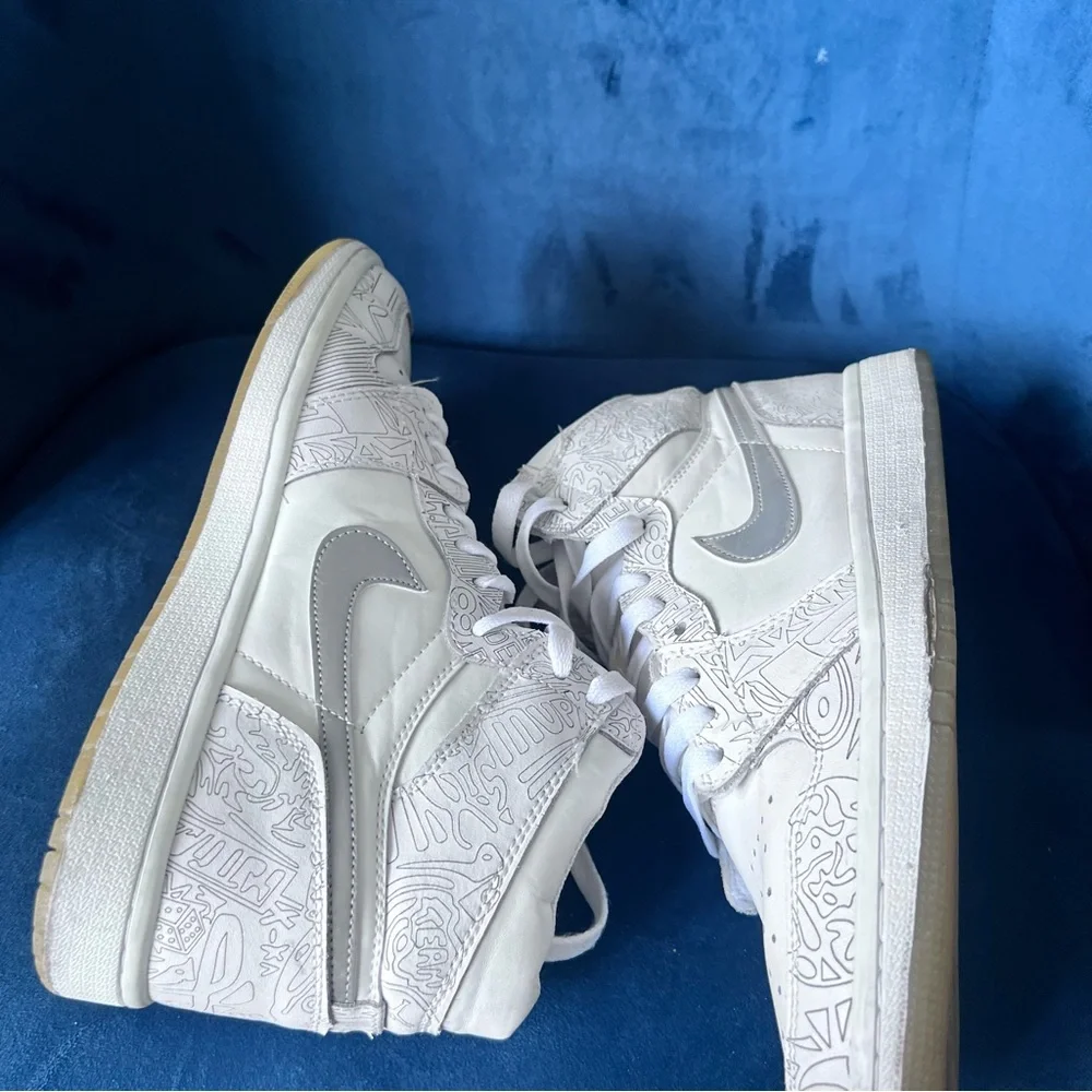 Jordan Mens High-Top Sneakers in White and Light Gray